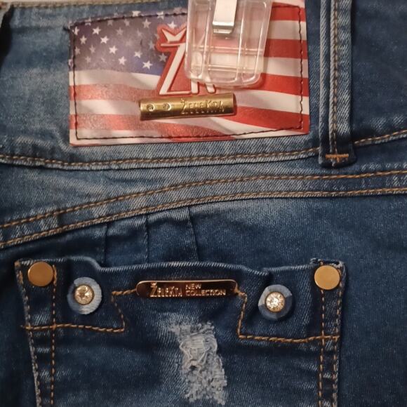 ZELEKIA Denim Jeans Shorts Distress and Raw Edge Hem. Size 14 - Picture 9 of 13